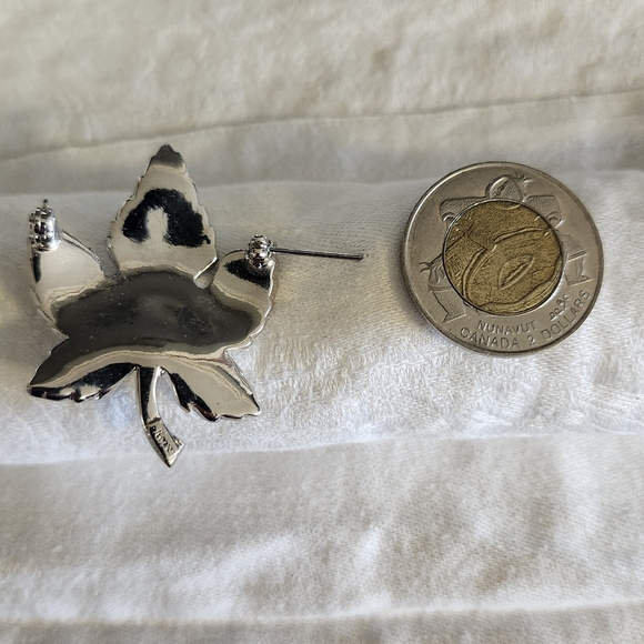 Keyes Jewelry Vintage Marcasite Silver Maple Leaf Brooch - Picture 4 of 7